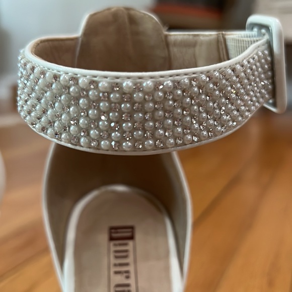 White block heels - Picture 4 of 10